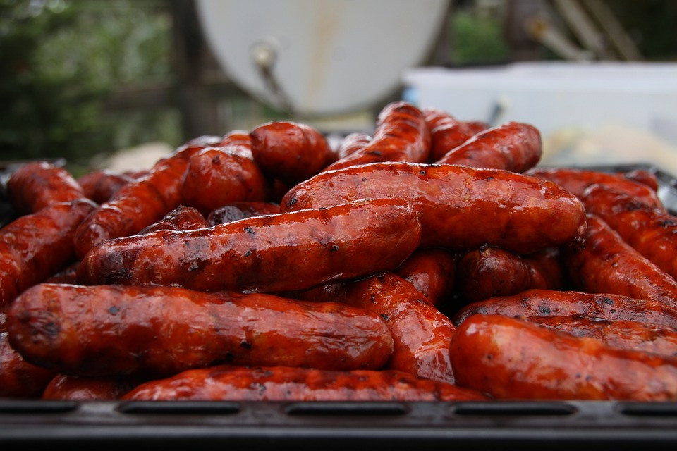 How to reheating leftover cooked sausage safely and effectively?